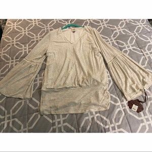Bell sleeve tunic top